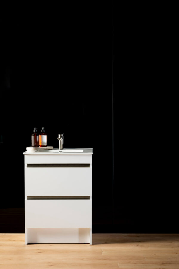 WetWall - White, Silver, Grey & Black - Image 2