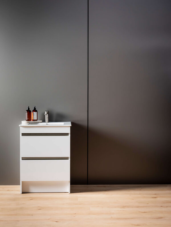 WetWall - White, Silver, Grey & Black - Image 3