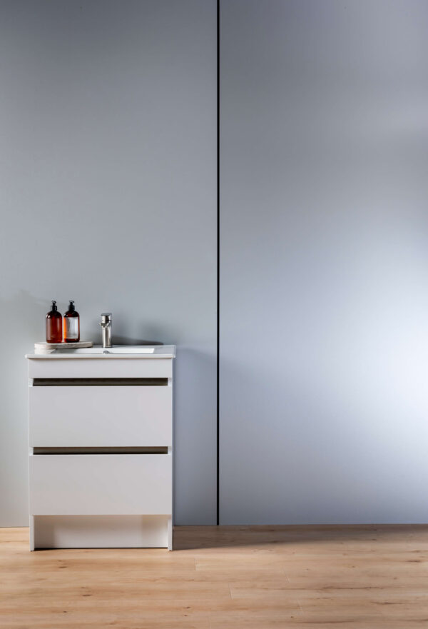 WetWall - White, Silver, Grey & Black - Image 4